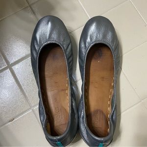 Metallic pewter Tieks